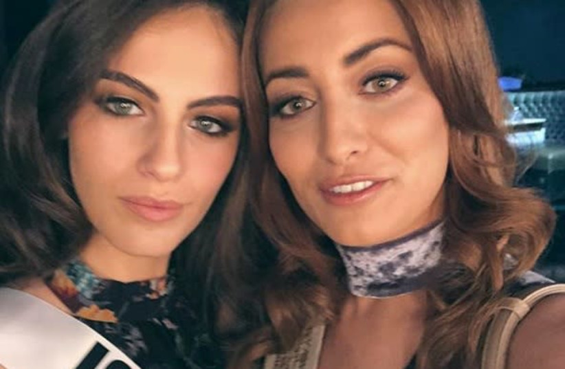 Contestants Miss Iraq, Sarah Eedan (R) and Miss Israel, Adar Gandelsman (L) pose together for a selfie, during preparations for the Miss Universe 2017 beauty pageant in Las Vegas, United States November 13, 2017 (photo credit: SARAH IDAN/SOCIAL MEDIA/VIA REUTERS)