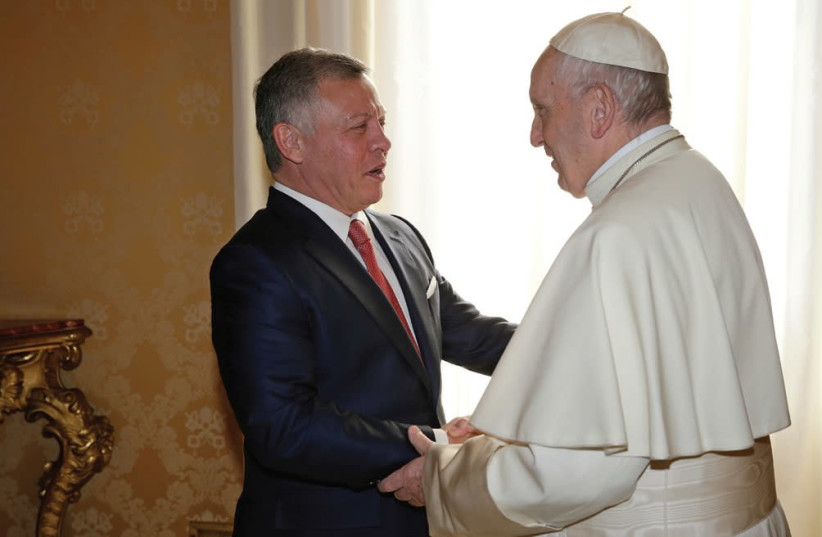 Pope Francis greets Jordan’s King Abdullah at the Vatican December 19, 2017 (photo credit: MAX ROSSI / REUTERS)