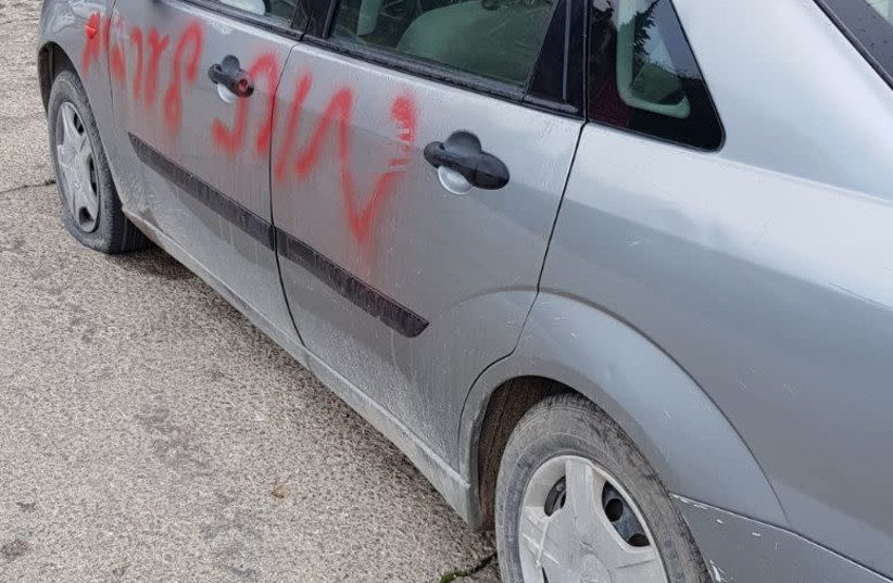 A car found on January 17th, 2018, outside of Beit Iksa vandalized with the words "Death to Arabs" written in Hebrew. (photo credit: POLICE SPOKESPERSON'S UNIT)