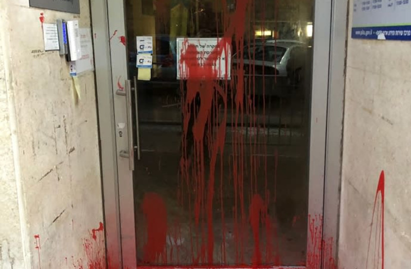 Severed heads and red paint are found outside the entrance the Ministry of Economy office in Tel Aviv, January 2018 (photo credit: POLICE SPOKESPERSON'S UNIT)