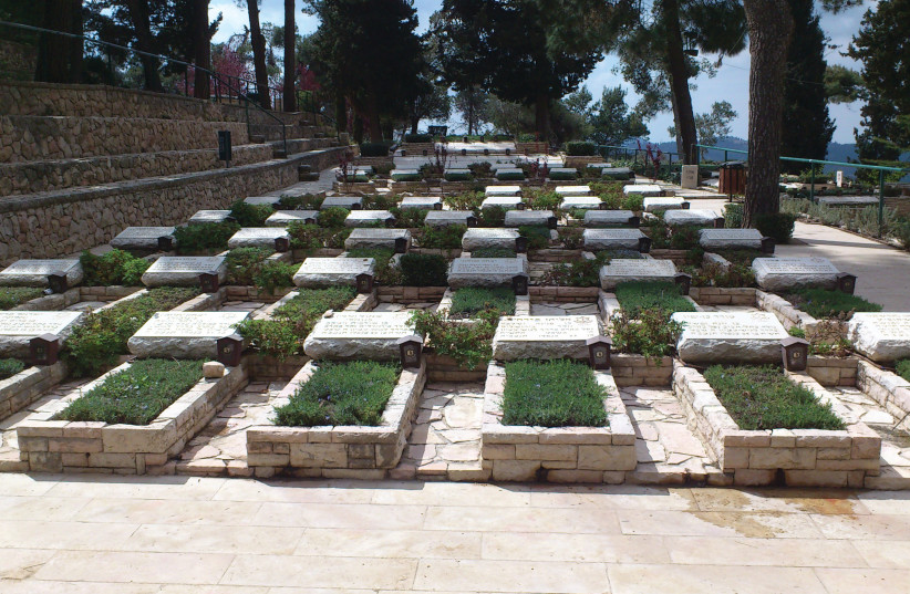 Les tombes des 35 au mont Herzl (photo credit: Wikimedia Commons)