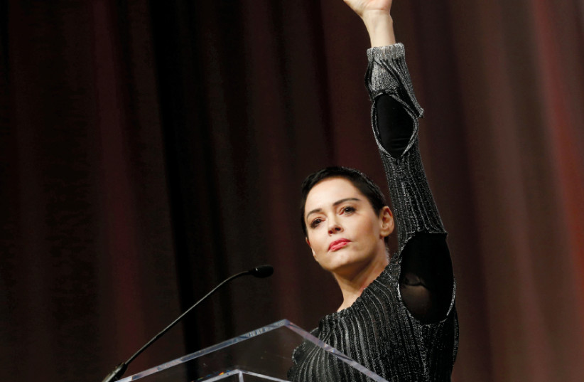 ROSE MCGOWAN raises her  st after addressing the audience at the Women’s Convention in Detroit, Michigan, in October 2017 (photo credit: REBECCA COOK/TNS)