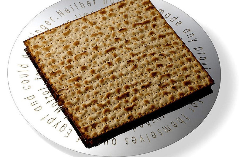 Ripple Matzah Plate (photo credit: LAURA COWAN)