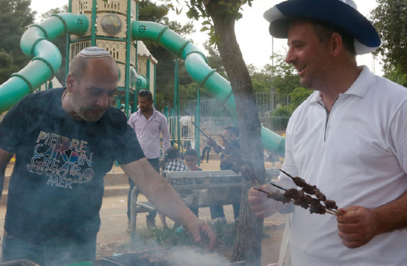 An Independence Day barbecue in Jerusalem’s Sacher Park (photo credit: MARC ISRAEL SELLEM)