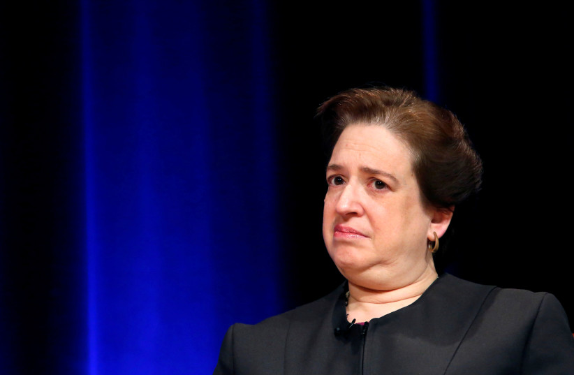 Supreme Court Justice Elena Kagan attends a ceremonial swearing in ceremony for Defense Secretary Ash Carter at the Pentagon in Washington, U.S, on March 6, 2015. (credit: YURI GRIPAS/REUTERS)