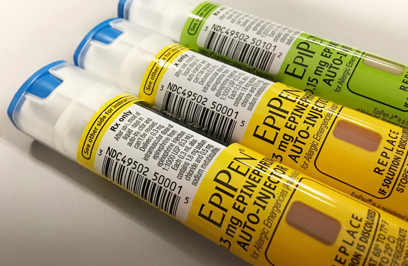 EpiPen auto-injection epinephrine pens manufactured by Mylan NV pharmaceutical company for use by severe allergy sufferers are seen in Washington, U.S. August 24, 2016.  (credit: JIM BOURG / REUTERS)