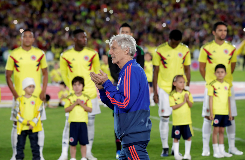 Colombia's national soccer coach Jose Pekerman applauds as he walks past his players during the farewell ahead of the upcoming FIFA World Cup Russia 2018 (photo credit: REUTERS/HENRY ROMERO)