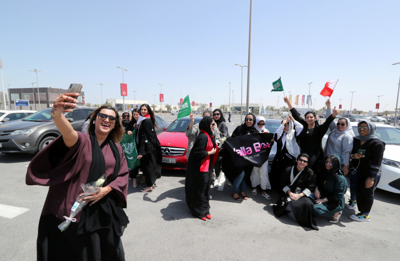 Bahraini woman Eman Mohammed takes a selfie with her phone as she celebrates with Saudi and Bahraini women the lifting of the driving ban on women, in east Saudi Arabia, June 24, 2018. (photo credit: HAMAD I MOHAMMED / REUTERS)
