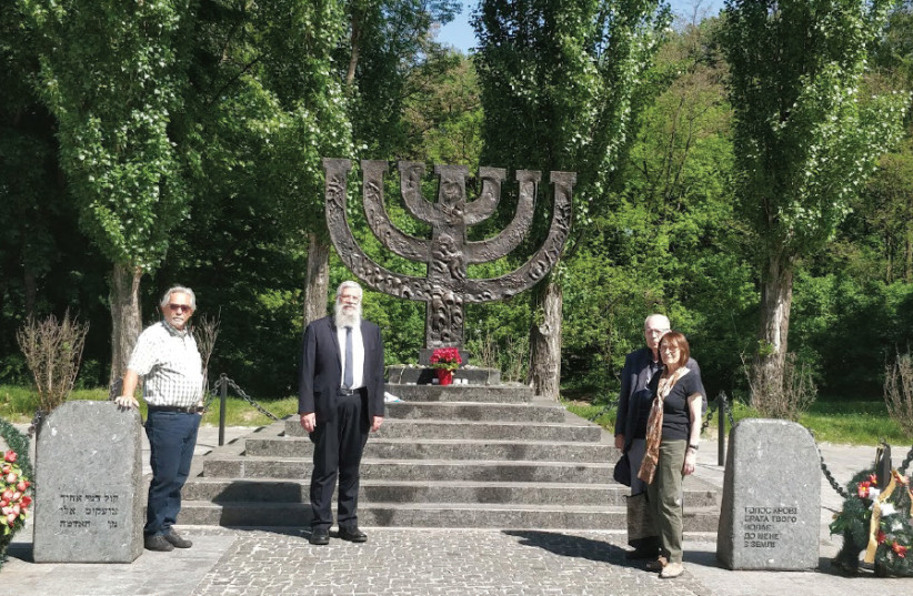 At the Babi Yaar Memorial: Shalom Norman, Rabbi Shmuel Kaminezki, Efraim and Hadassah Halevy   (photo credit: TRIGUBOFF INSTITUTE)