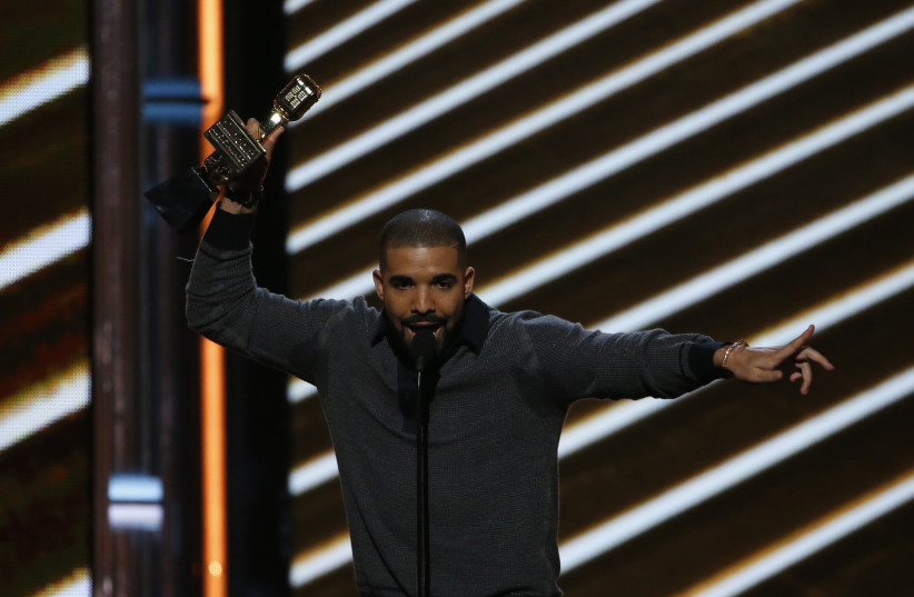 Drake accepts the award for Top Billboard 200 Album at the 2017 Billboard Music Awards in Las Vegas, Nevada, U.S., May 21, 2017 (photo credit: REUTERS/MARIO ANZUONI)