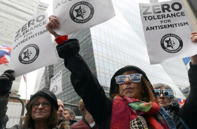 Demonstrators take part in an antisemitism protest outside the Labour Party headquarters in central London, Britain April 8, 2018 (credit: REUTERS/SIMON DAWSON)