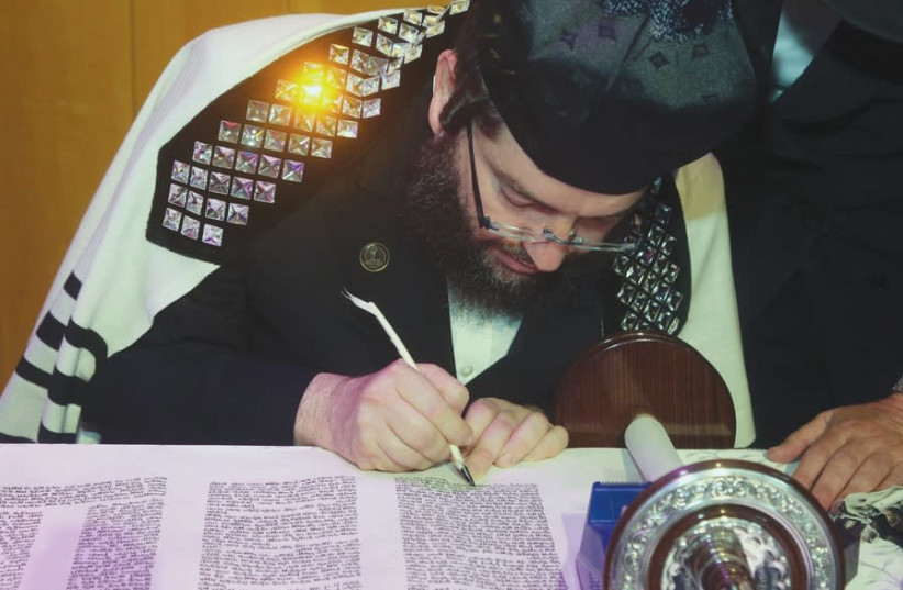 Inscribing a Torah scroll (photo credit: MARC ISRAEL SELLEM)