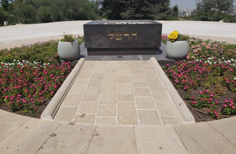 Herzl's grave at the top of Mount Herzl. (photo credit: OREN OPPENHEIM)