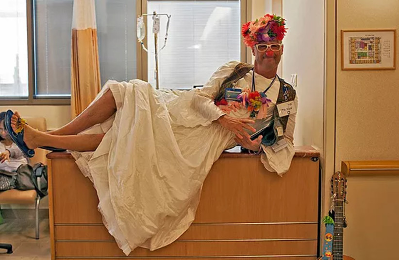 Dr. Amnon Raviv is a medical clown who uses humor to heal sick patients (photo credit: HEZI PANET)