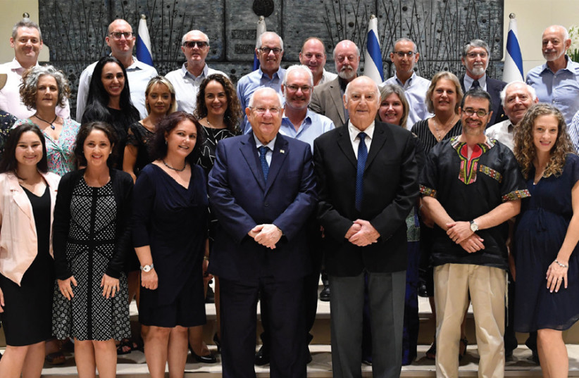 President Reuven Rivlin poses for a photo with the Telfed delegation, flanked by Hertzel Katz on his left (next to Dorron Kline in African garb) and Batya Shmukler on his right (photo credit: KOBI GIDEON/GPO)