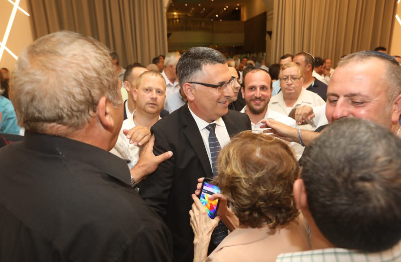 Fans of former minister Gideon Sa'ar swarm him at a pre Rosh Hashana toast he hosted for Likud activists Monday night in Or Yehuda (photo credit: EZRA LEVY)