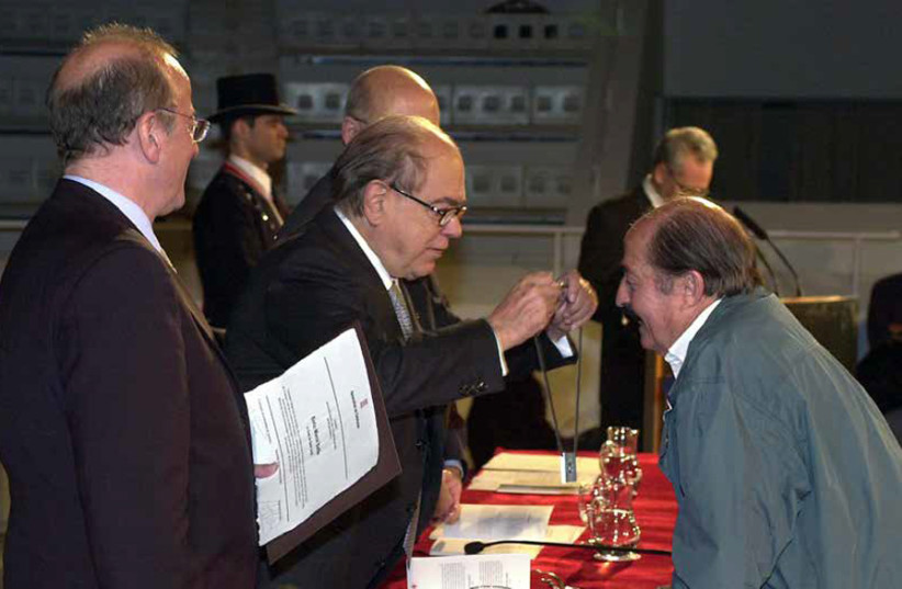 ENRIC MARCO receives the Creu de Sant Jordi Award in 2001, four years before his web of lies began to unravel. (photo credit: THE GOVERNMENT OF CATALONIA)