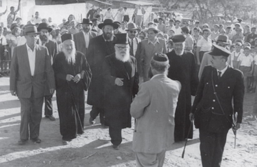 ASHKENAZI CHIEF RABBI Yitzhak Isaac Halevi Herzog and the Rishon Lezion (Rabbi Yitzhak Nissim) visit Ashkelon in 1955. Herzog penned a short letter of encouragement for ‘Peninei Avot.’ (photo credit: Wikimedia Commons)