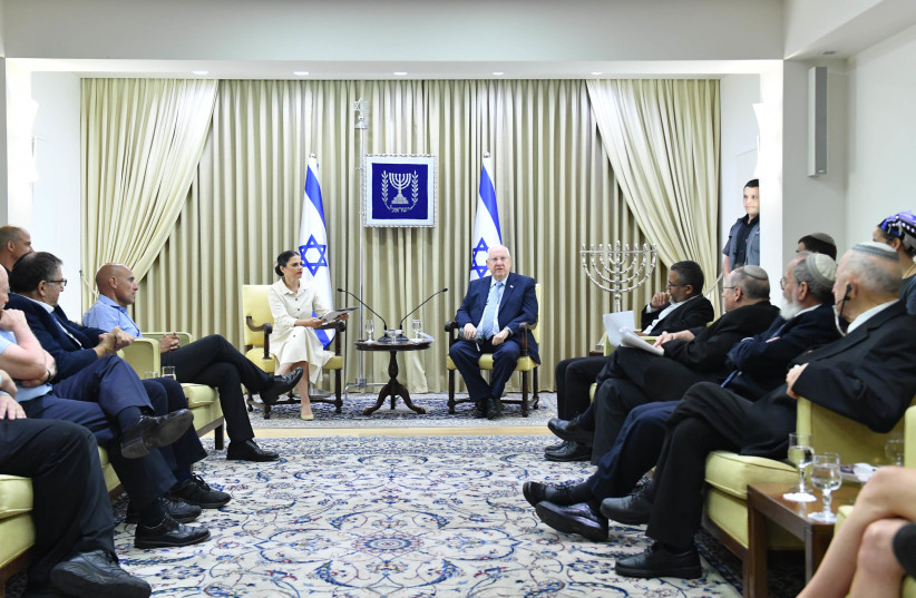 President Reuven Rivlin congratulates the Distinguished Fellows in Hebrew Law at the President's Residence, September 16, 2018 (photo credit: GPO/KOBI GIDEON)