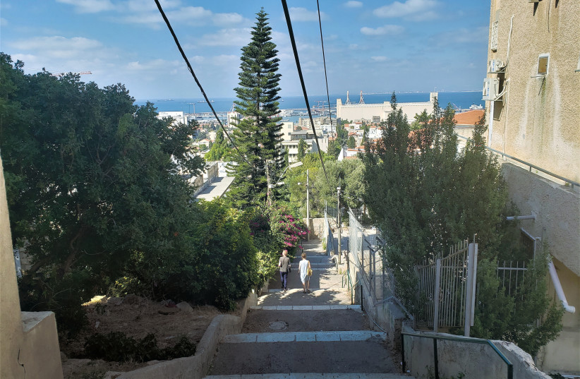 Navigatiing a staircase in Haifa (photo credit: OREN OPPENHEIM)