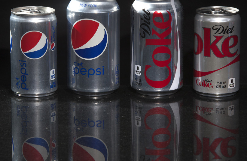 Cans of Diet Coke and Diet Pepsi. (photo credit: REUTERS/CARLO ALLEGRI)