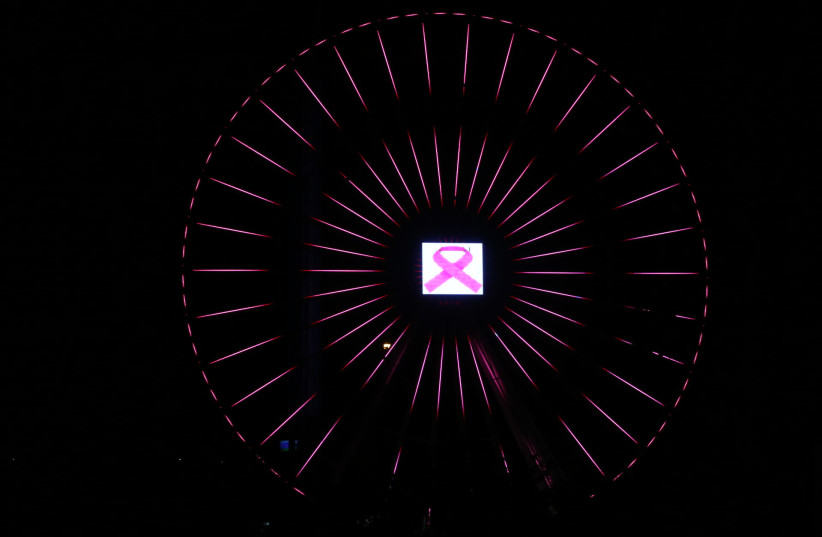 The ferris wheel of Luna Park Tel Aviv glows pink in honor of Breast Cancer Awareness Month, 2018 (photo credit: Courtesy)