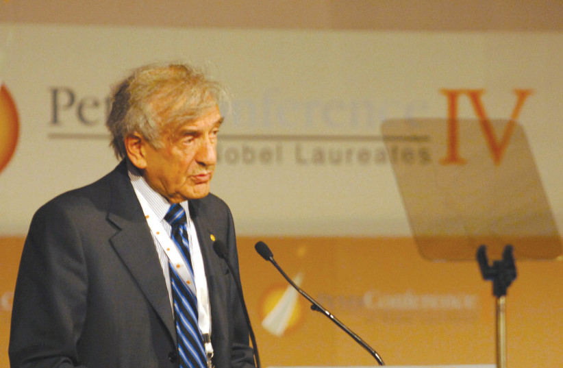 Elie Wiesel making a speech (photo credit: MOSHE MILNER / GPO)