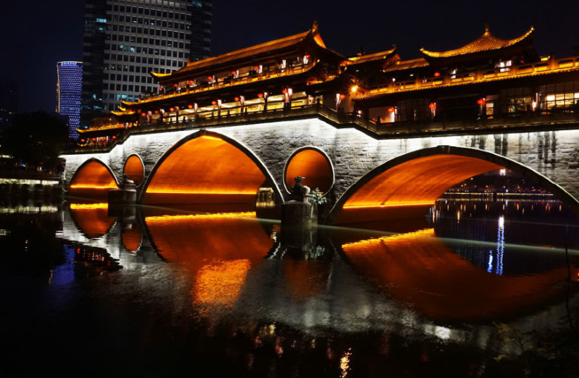 The Anshun Bridge in Chengdu, a Chinese city that is teaming up with the Bible Lands Museum on a Bronze Age-era exhibition. (photo credit: TYROSIN/FLICKR)