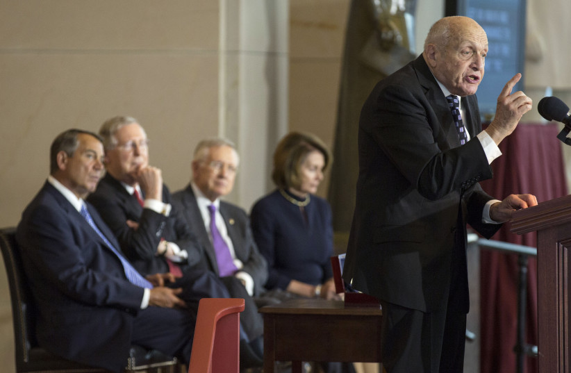 World War II veteran Harry Ettlinger, a monuments man, speaks at a Gold Medal ceremony honoring the monuments men (photo credit: JOSHUA ROBERTS / REUTERS)
