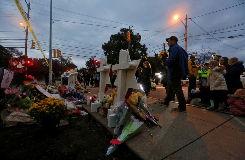 People pay their respects at a makeshift memorial outside the Tree of Life synagogue following Saturday's shooting at the synagogue in Pittsburgh, Pennsylvania, US, October 29, 2018 (photo credit: REUTERS/CATHAL MCNAUGHTON)