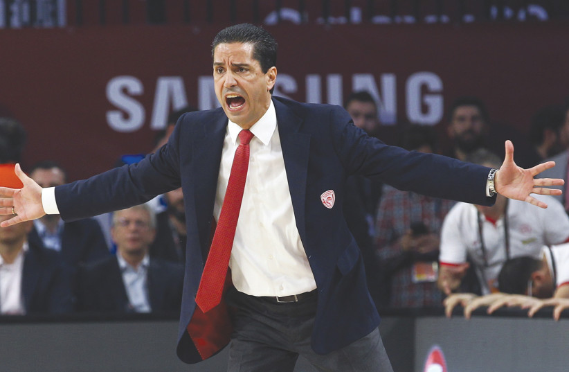 IOANNIS SFAIROPOULOS, then-coach of the Olympiacos, reacts during the 2017 Euroleague Final Four Final in Istanbul (photo credit: ANTONIO BRONIC/ REUTERS)