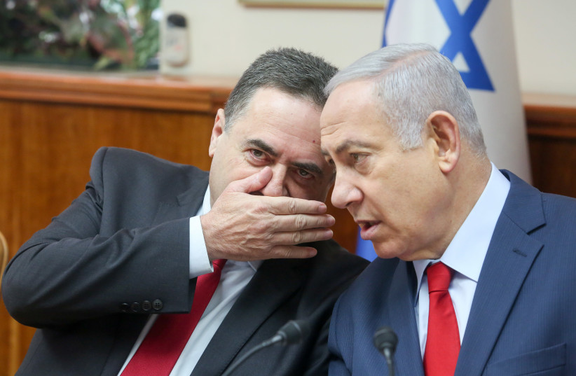 Israel Katz (L) whispers to Prime Minister Benjamin Netanyahu (R) during a cabinet meeting, December 9th, 2018 (photo credit: MARC ISRAEL SELLEM/THE JERUSALEM POST)