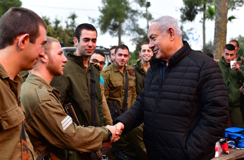 Prime Minister Benjamin Netanyahu meets IDF soldiers, December 11, 2018 (photo credit: KOBI GIDEON/GPO)