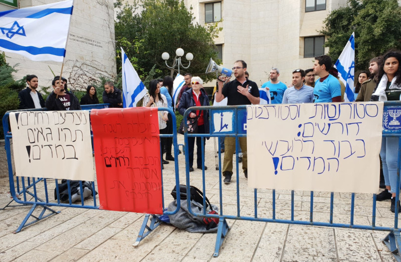 Hebrew University students protest lecturer who reprimanded Im Tirzu activist while she was wearing an IDF uniform to class (photo credit: TAMAR BEERI)