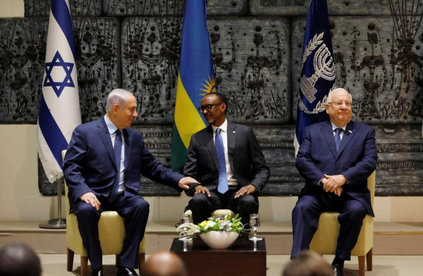 President of Rwanda Paul Kagame (C) sits next to Israeli Prime Minister Benjamin Netanyahu (L) and Israeli President Reuven Rivlin during their meeting in Jerusalem July 10, 2017.  (photo credit: REUTERS/Ronen Zvulun)