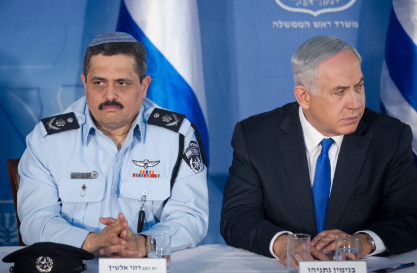 Alshich during his tenure as chief of staff with Netanyahu (photo credit: FLASH90)