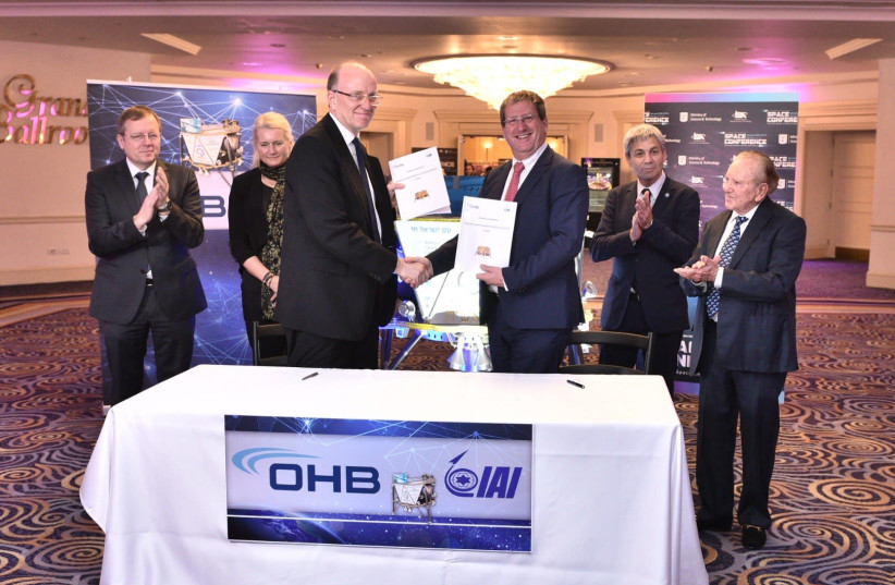 Marco Fuchs (L), Chief Executive Officer of OHB SE and OHB System AG and Opher Doron, General Manager of IAI's Space Division at the teaming agreement signing ceremony, January 29, 2019 (photo credit: ALEX POLO)