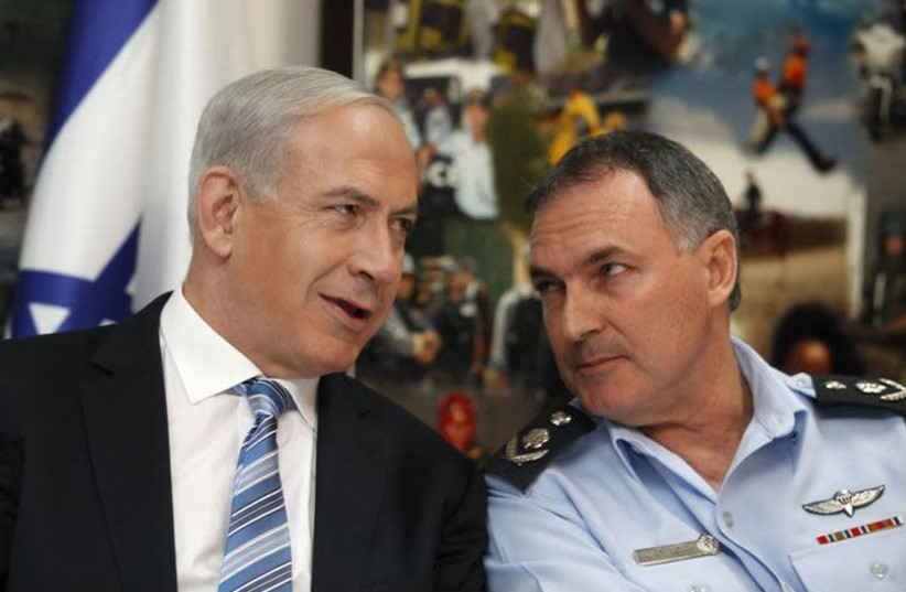 Israel's Prime Minister Benjamin Netanyahu (L) speaks with Police Chief Yohanan Danino (photo credit: REUTERS/GALI TIBBON/POOL)