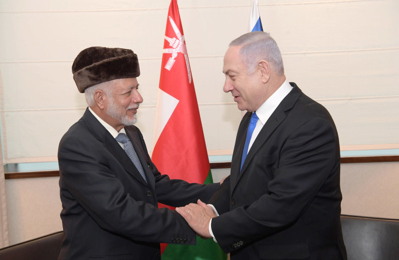 Prime Minister Benjamin Netanyahu (R) and Omani Foreign Minister Yousuf bin Alawi bin Abdullah (L) in Warsaw, February 13th, 2019 (photo credit: AMOS BEN-GERSHOM/GPO)
