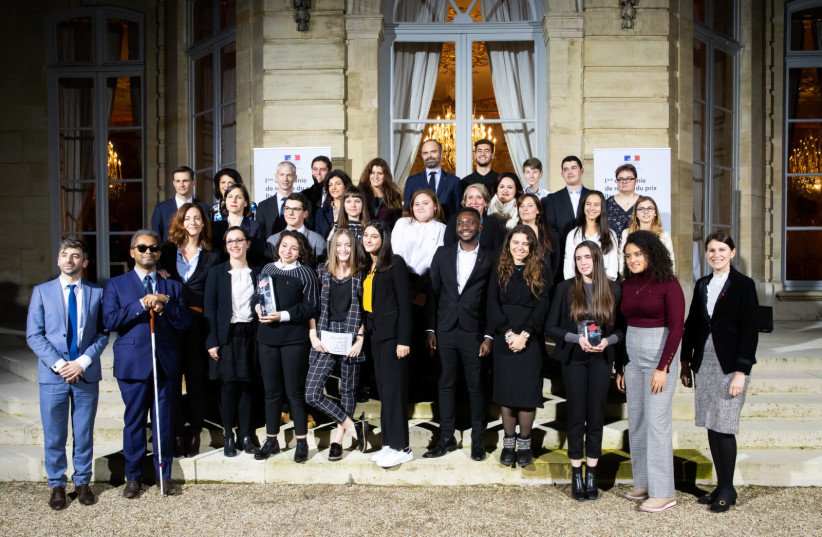 Collège Clos-de-Pouilly à Dijon students awarded the Ilan Halimi award with French Prime Minister Édouard Philippe in the middle of the top row.  (photo credit: FLORIANDAVID@MATIGNON)