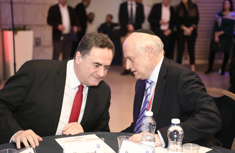 Acting FM Israel Katz confers with COP Executive VP/CEO Malcolm Hoenline during the Conference's annual Leadership Mission to Israel. (Avi Hayun) (photo credit: AVI HAYUN/COP)