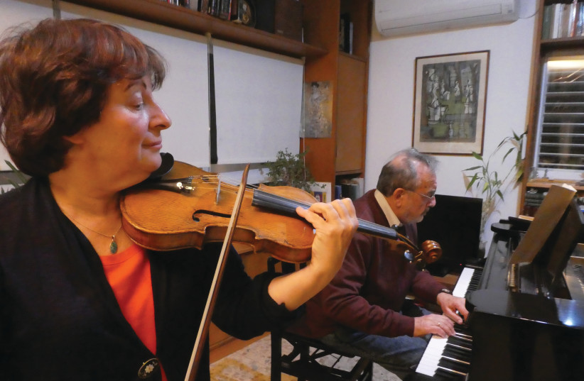 VERA VAIDMAN and pianist Emanuel Krasovksy.  (photo credit: MIRI SHAMIR)