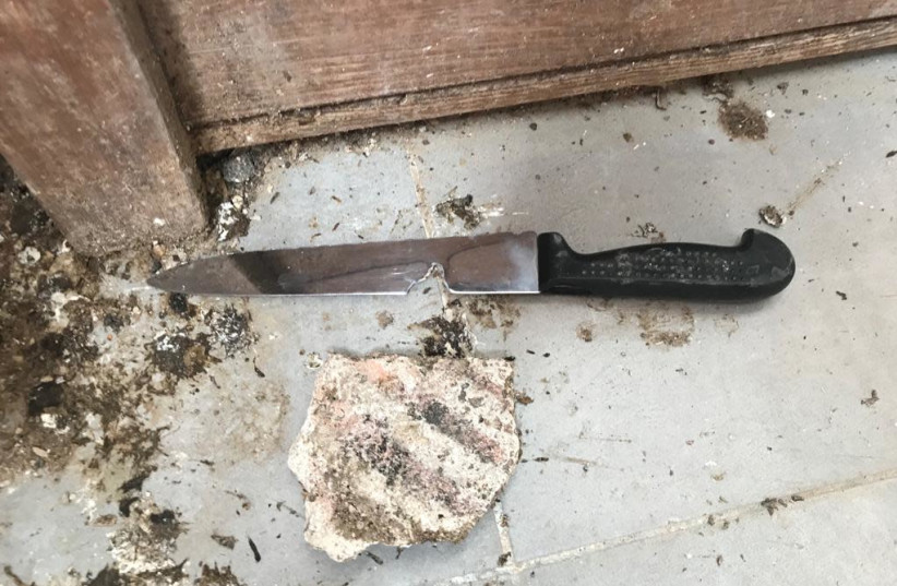 The knife used at the stabbing terror attack near Hebron (photo credit: IDF SPOKESPERSON'S UNIT)