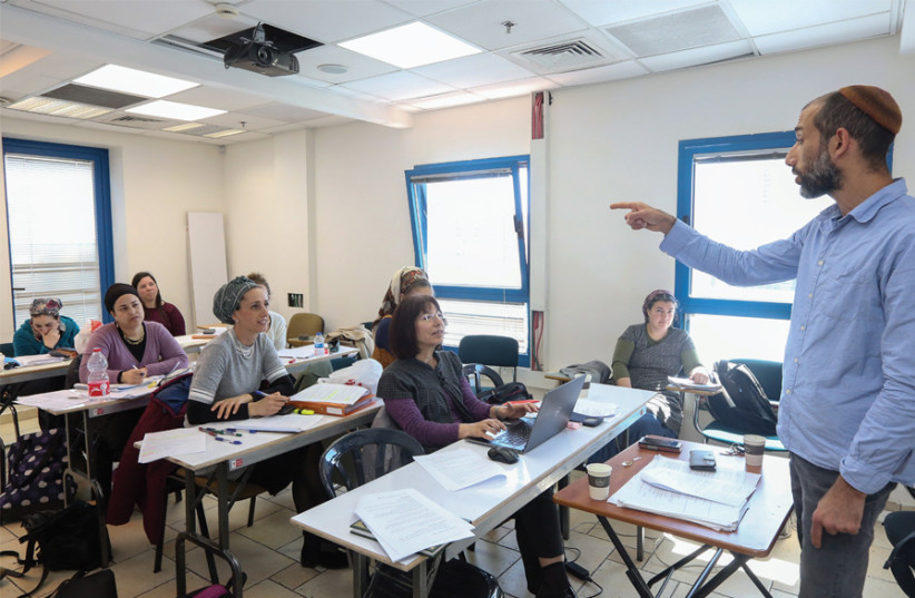ITZIK COHEN, ND, director of the naturopath program, teaches a second-year nutrition class. (photo credit: MARC ISRAEL SELLEM)