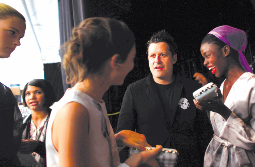 ISAAC MIZRAHI talks with models backstage during New York Fashion Week in 2010. (photo credit: ERIC THAYER/ REUTERS)