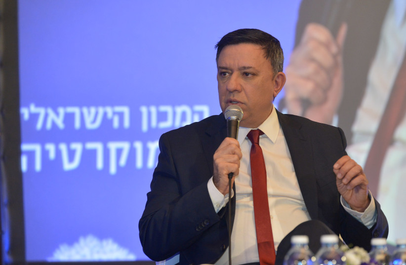 Labor chairman Avi Gabbay speaks at the IDI conference (credit: AVSHALOM SASSONI)