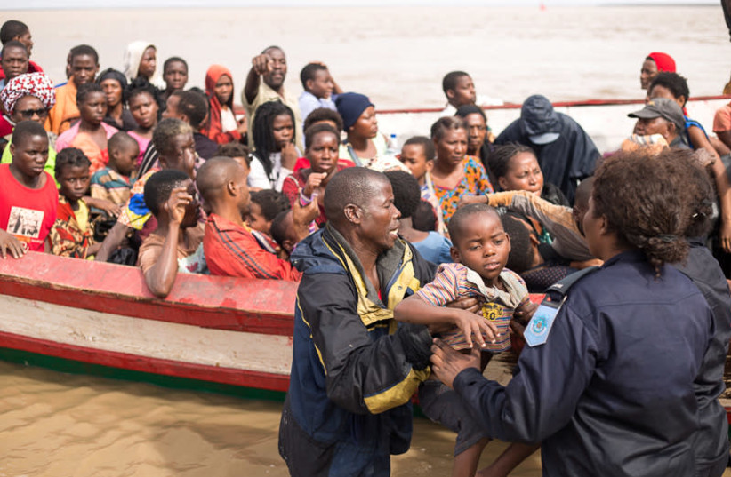 Survivors of Cyclone Idai arrive at an evacuation centre in Beira, Mozambique, March 21, 2019 (photo credit: REUTERS ATTENTION EDITORS)