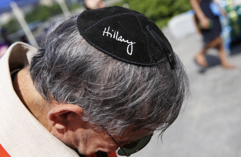 A supporter of Democratic US presidential candidate Hillary Clinton wearing a "Hillary" kippah, New York City, June 13, 2015 (photo credit: BRENDAN MCDERMID/REUTERS)