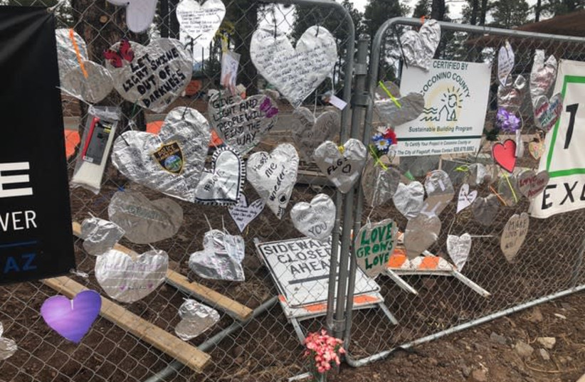 Messages of support at the Chabad (photo credit: CHABAD OF FLAGSTAFF)