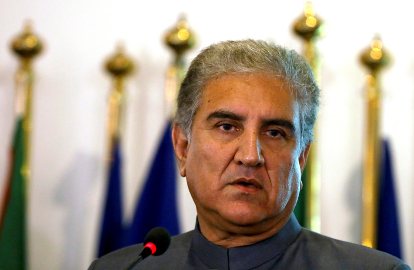 Pakistan's Foreign Minister Shah Mehmood Qureshi listens during a news conference at the Foreign Ministry in Islamabad, Pakistan August 20, 2018 (photo credit: REUTERS/FAISAL MAHMOOD)